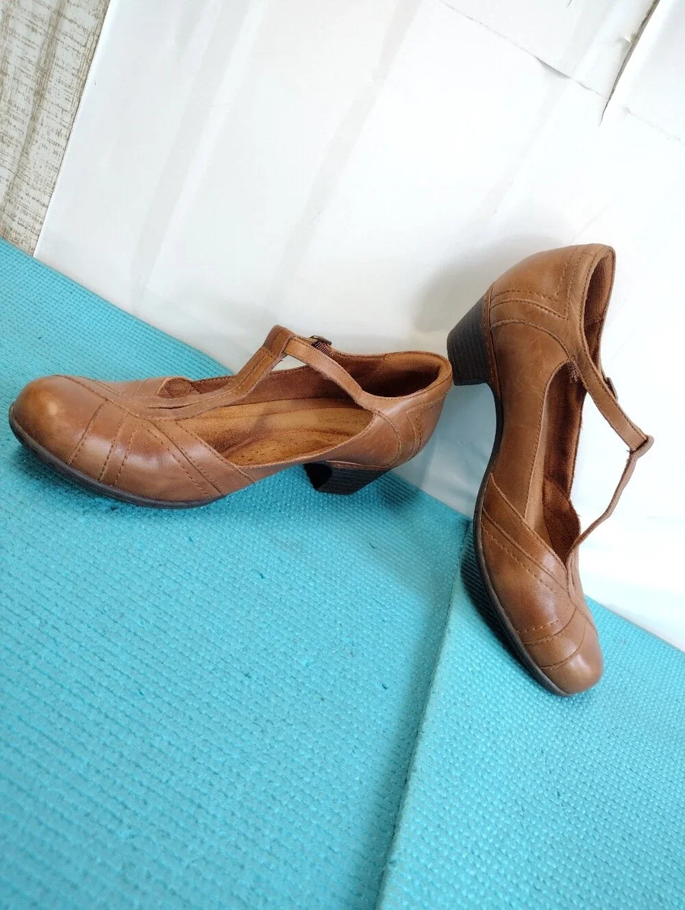Rockport Women's Leather T-Strap Shoes Vintage Style Pump Low Heel Straps 8.5